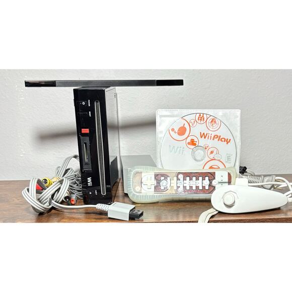 Nintendo Wii Black System Console Bundle  RVL-101 (USA)  TESTED & WORKING - Picture 2 of 7